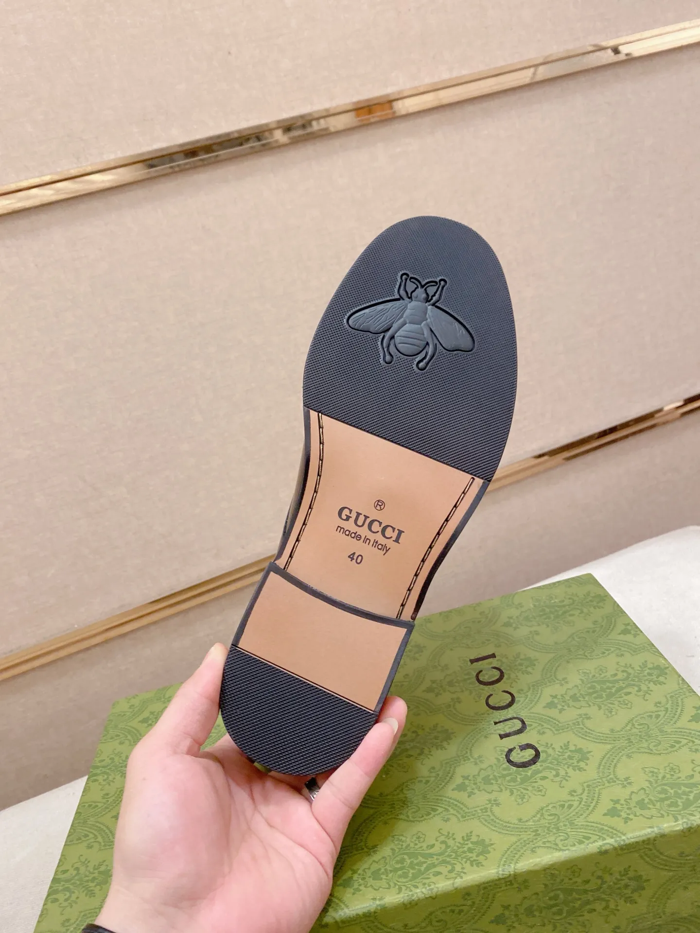 Men's shoes 💰: 520💰 (GUCCI) new series ss hot new products 💢 💠 Casual leather shoes 👞, first layer of cowhide, upper hardware buckles and logo on the sides of the shoe, brand logo on the insole and sole 💠 💎Upper: 100% cowhide 💎Inner: cowhide/100% 💎Feet: cowhide/100% 💎Sole: rubber/100% 💎SIZE: 38 39 40 41 42 43 44 Can be customized 45